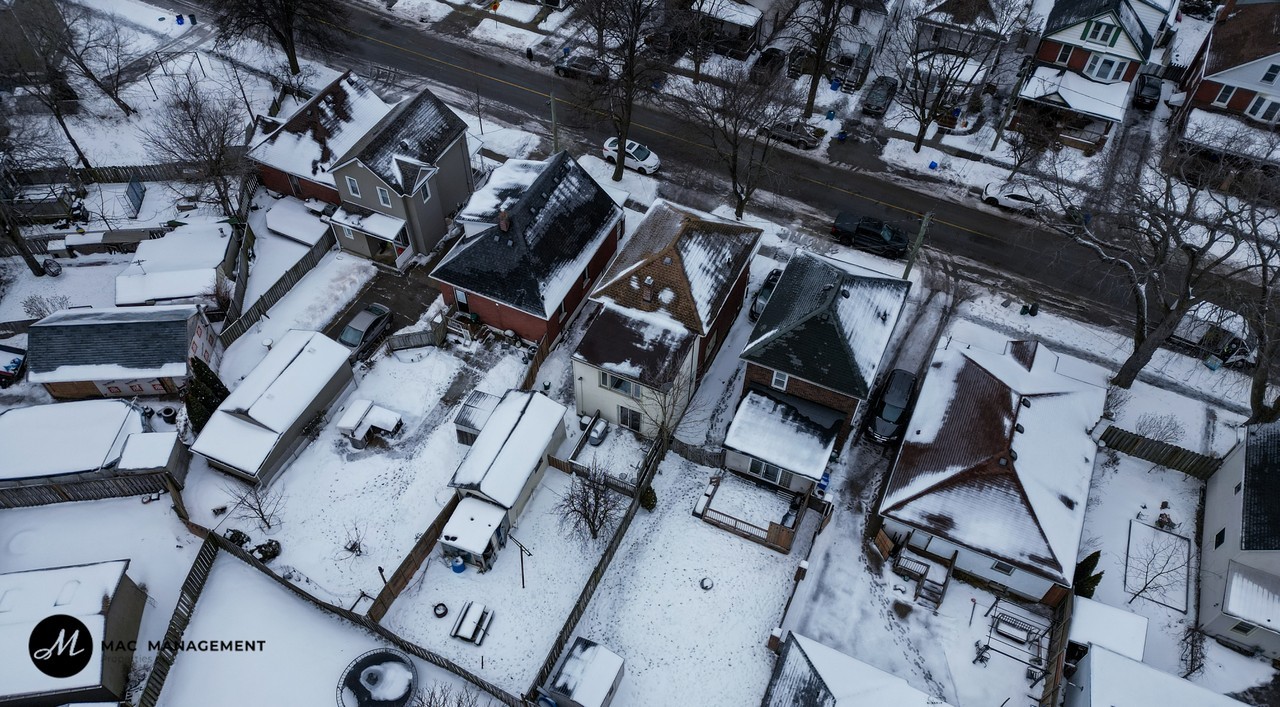 138 Ross St - Photo 3 of 32