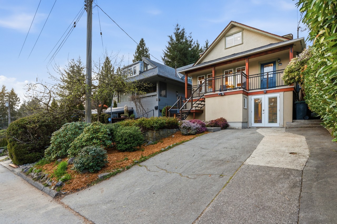272 Osborne Rd E - Photo 3 of 42