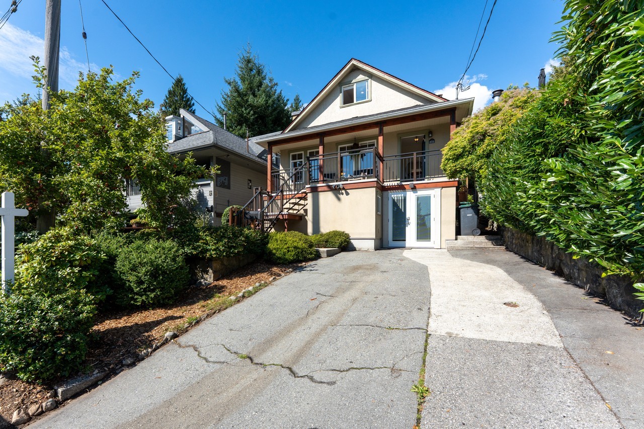 272 Osborne Rd E - Photo 4 of 42