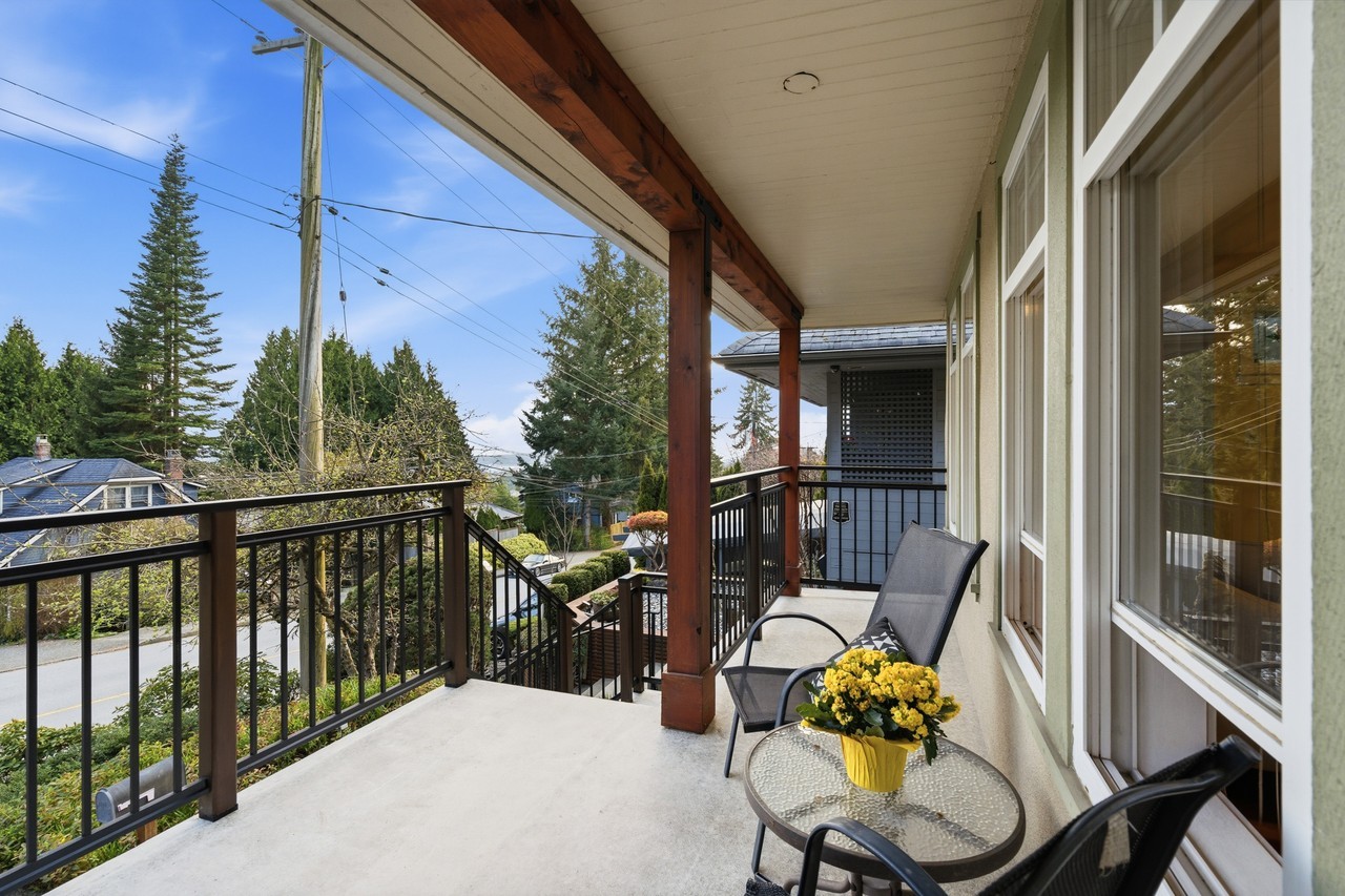 272 Osborne Rd E - Photo 6 of 42