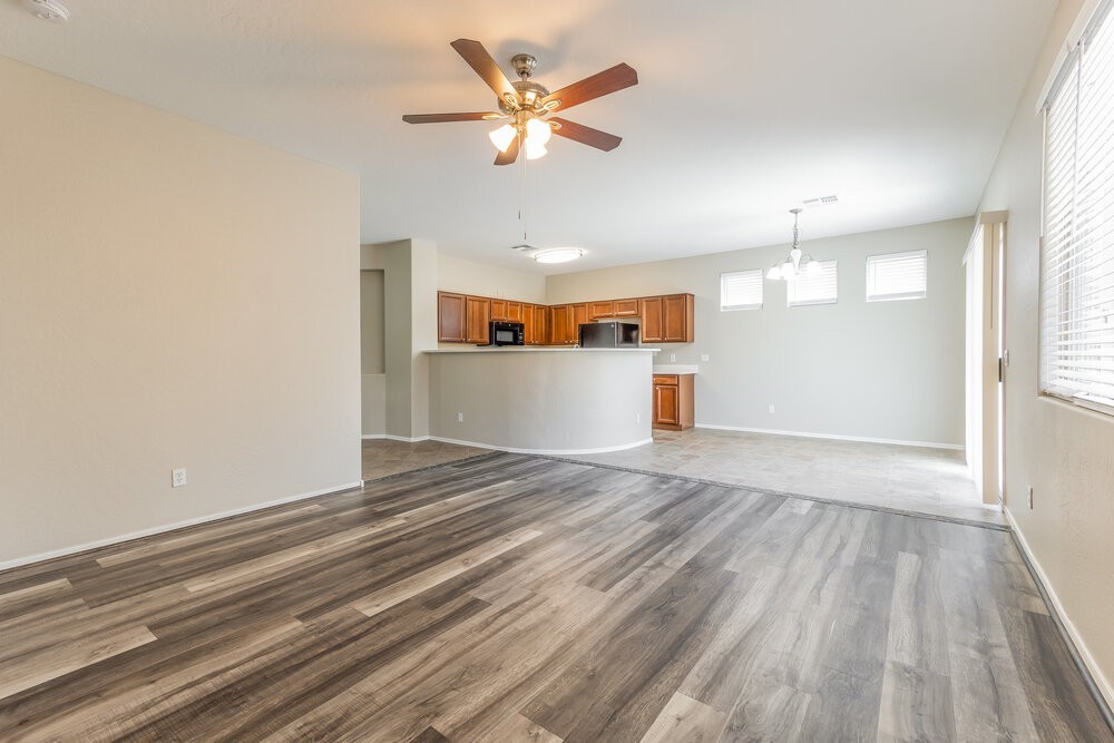 17585 W Banff Ln - Photo 3 of 16