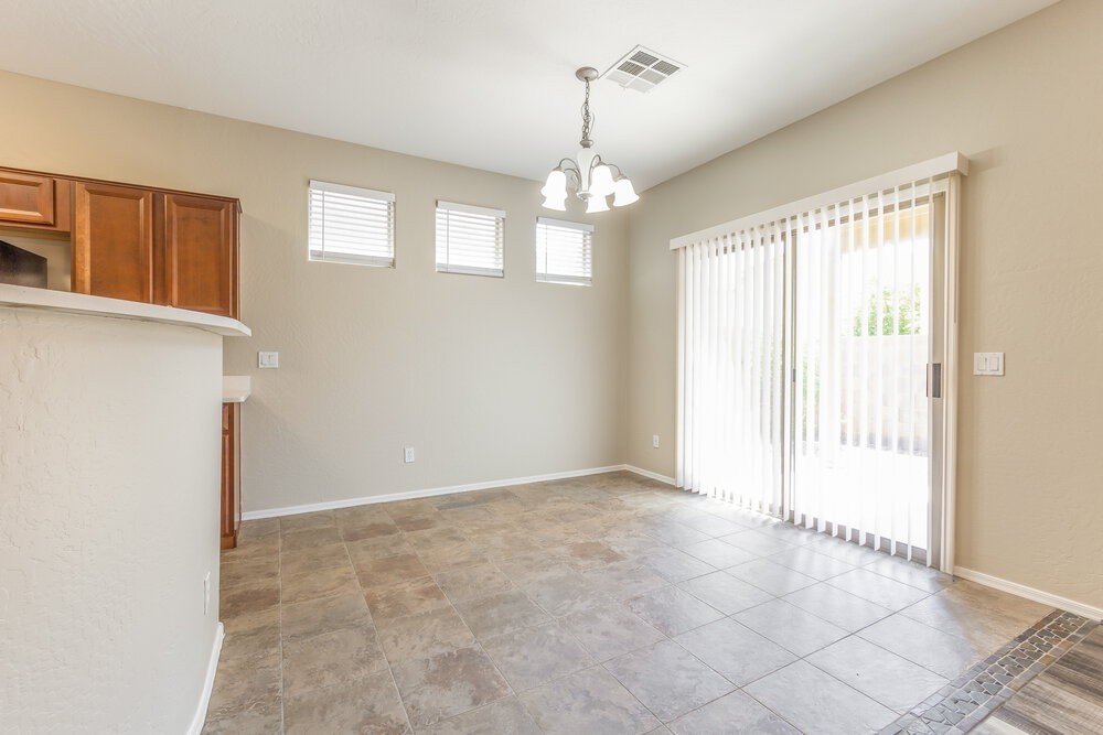 17585 W Banff Ln - Photo 4 of 16