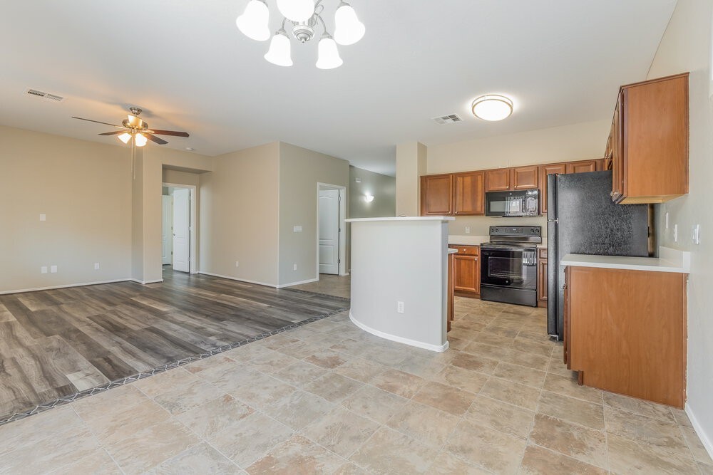 17585 W Banff Ln - Photo 5 of 16