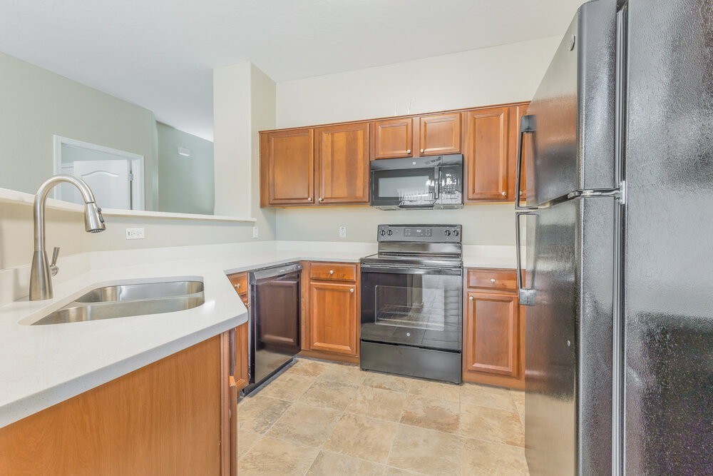 17585 W Banff Ln - Photo 6 of 16