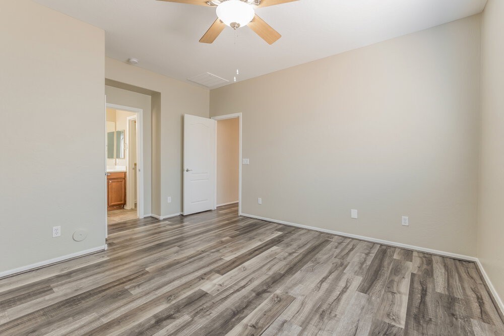17585 W Banff Ln - Photo 7 of 16