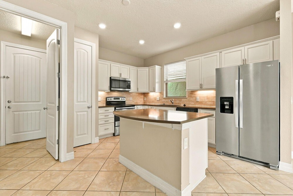1761 Cayman Cove Cir - Photo 7 of 16