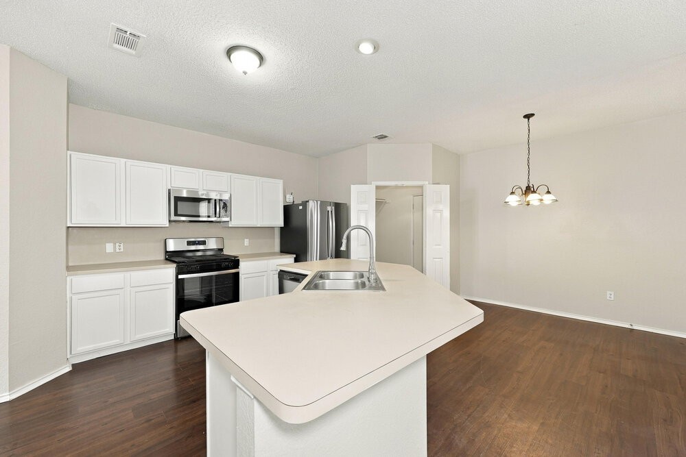 816 Parker Dr - Photo 7 of 17