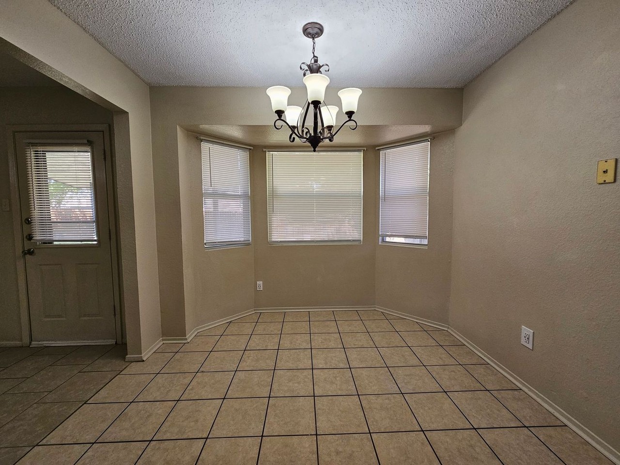 4509 Stallion Dr - Photo 5 of 23