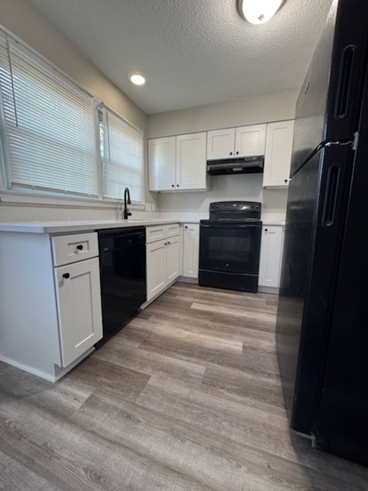 312 Rainbow Dr #4D - Photo 2 of 10