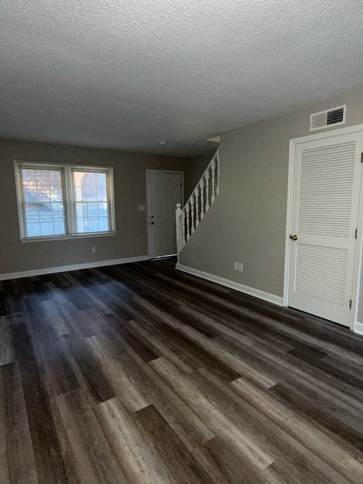 312 Rainbow Dr #4D - Photo 3 of 10