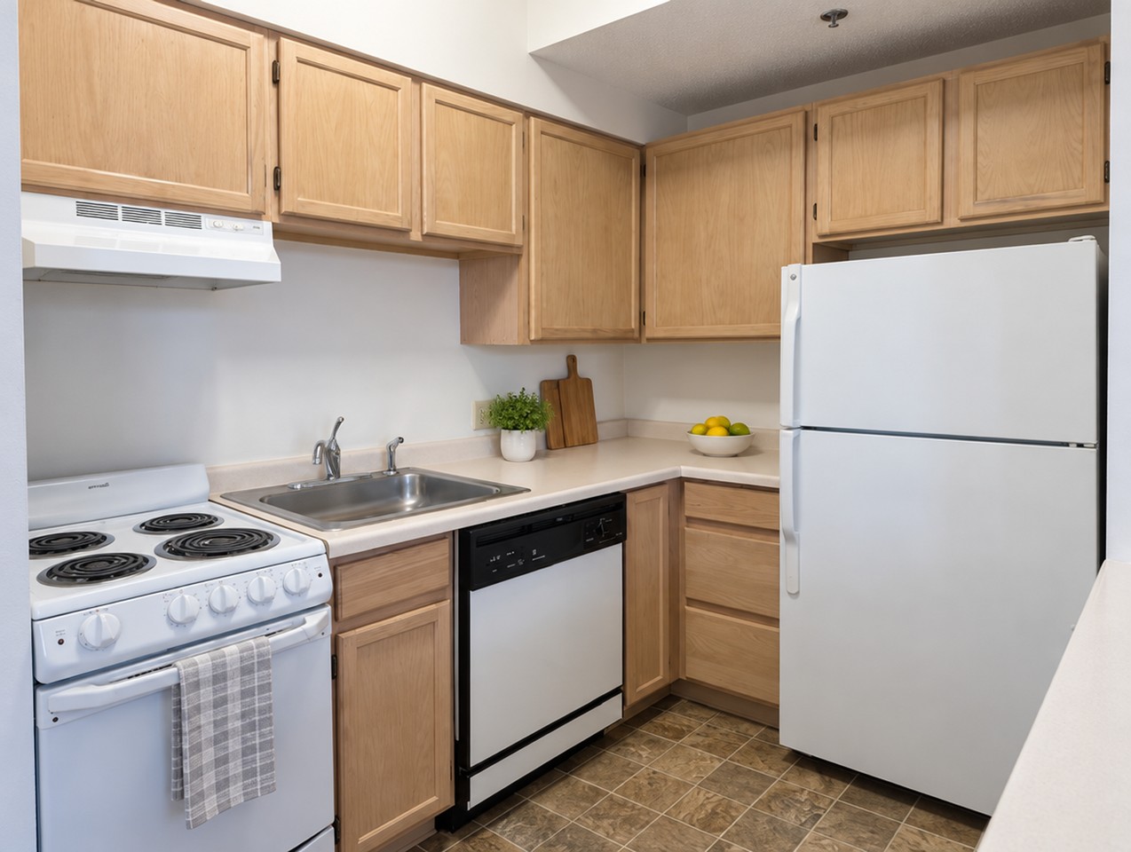LaSalle Plaza Apartments - Photo 3 of 41