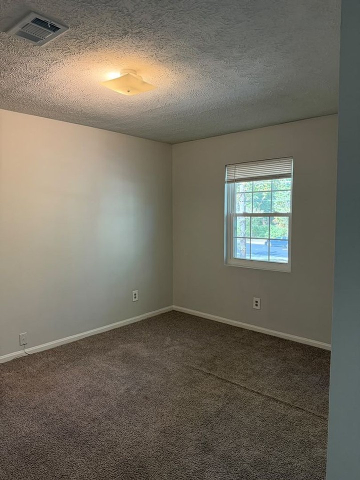 Bluestone Manor Apartment Homes - Photo 7 of 23