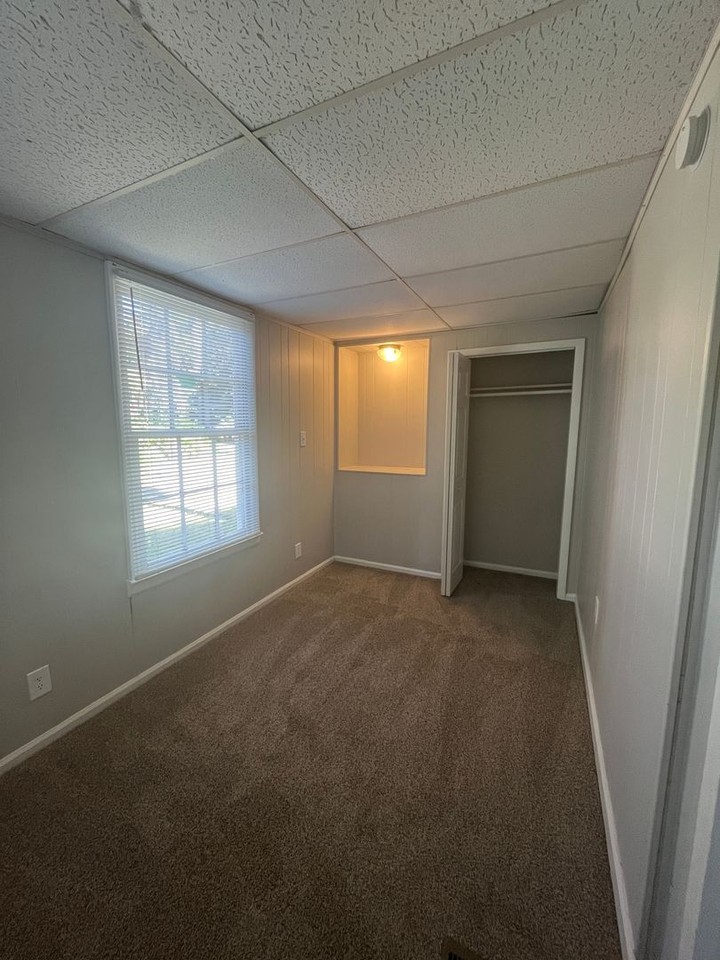 9651 Lehigh Ave - Photo 5 of 15