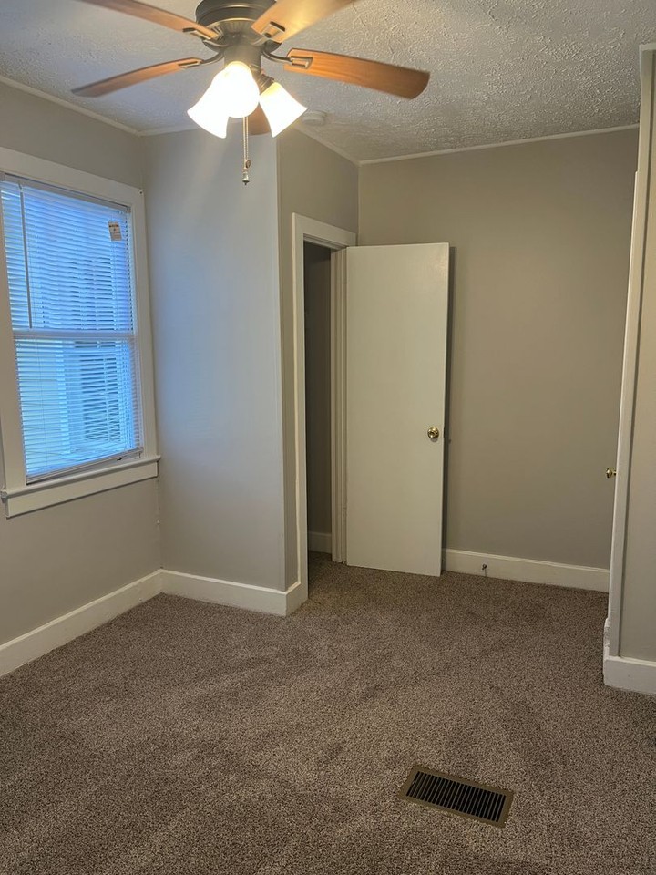 9651 Lehigh Ave - Photo 6 of 15