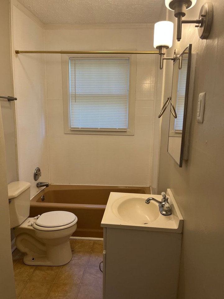 9651 Lehigh Ave - Photo 7 of 15