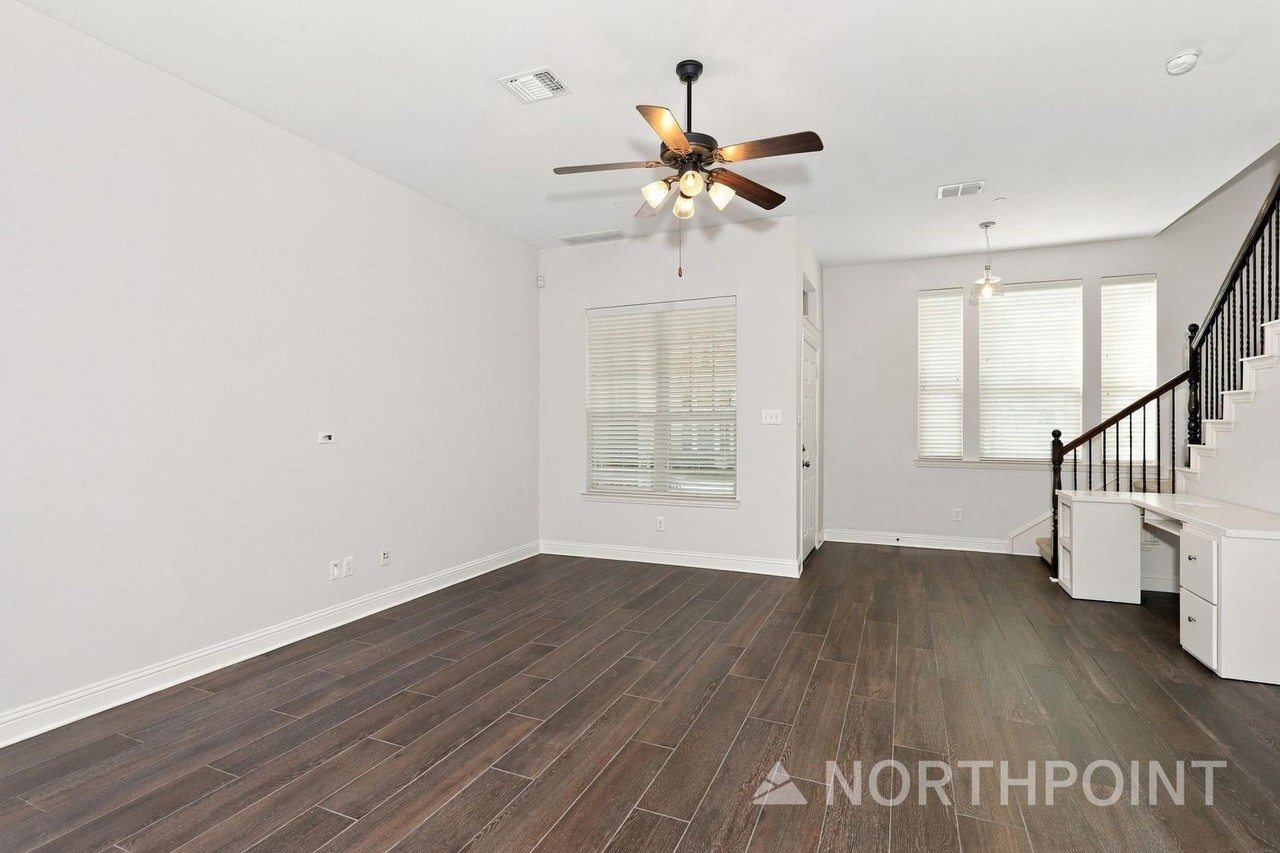 747 Matthew Pl - Photo 2 of 15