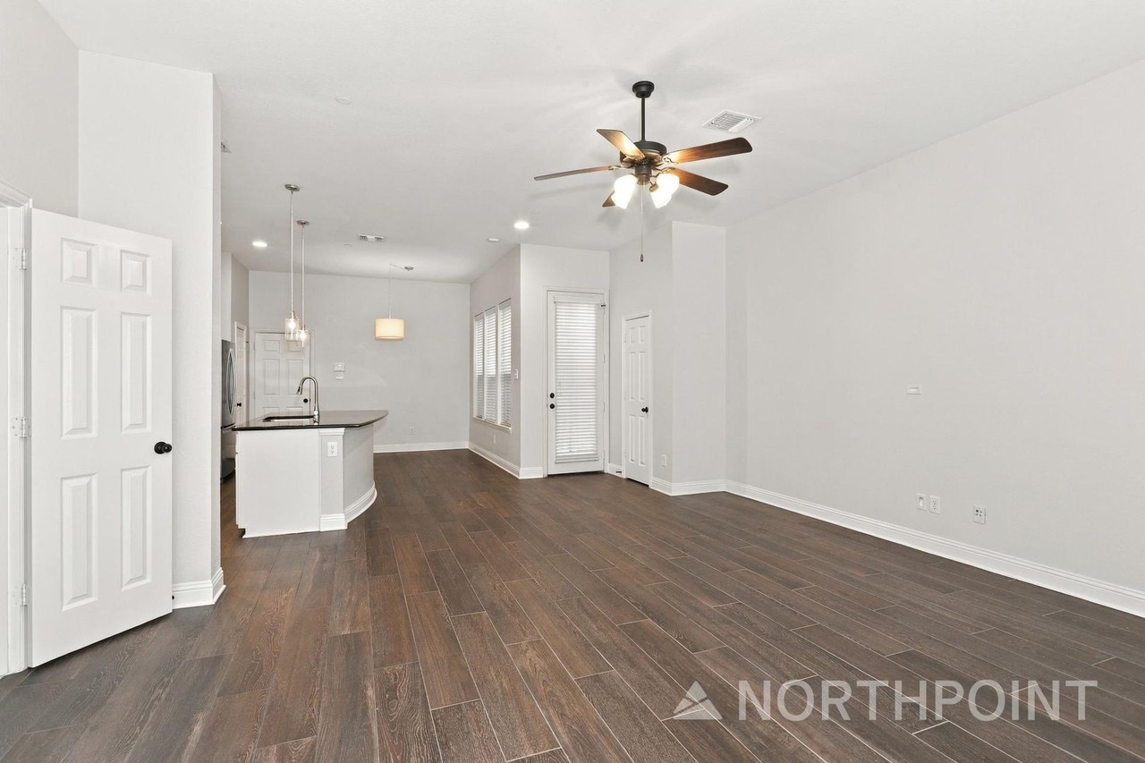 747 Matthew Pl - Photo 3 of 15