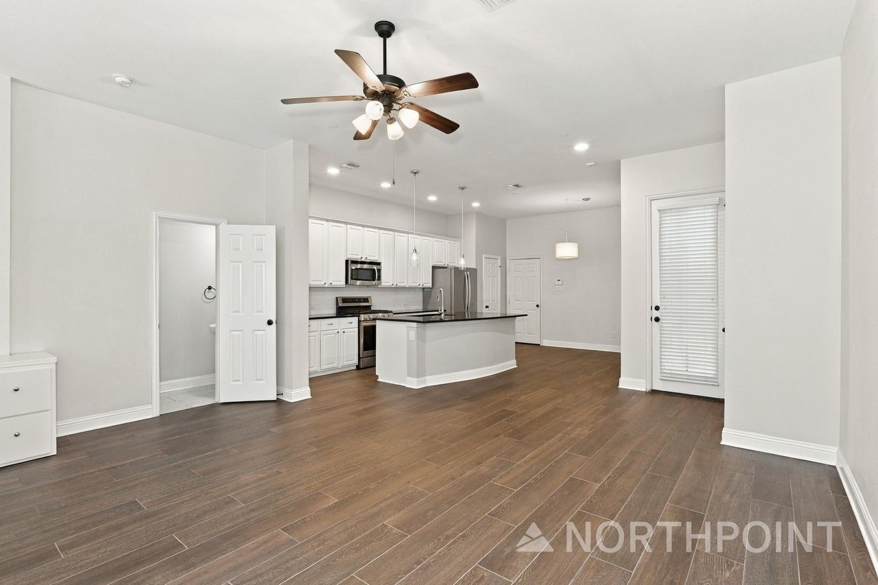 747 Matthew Pl - Photo 4 of 15