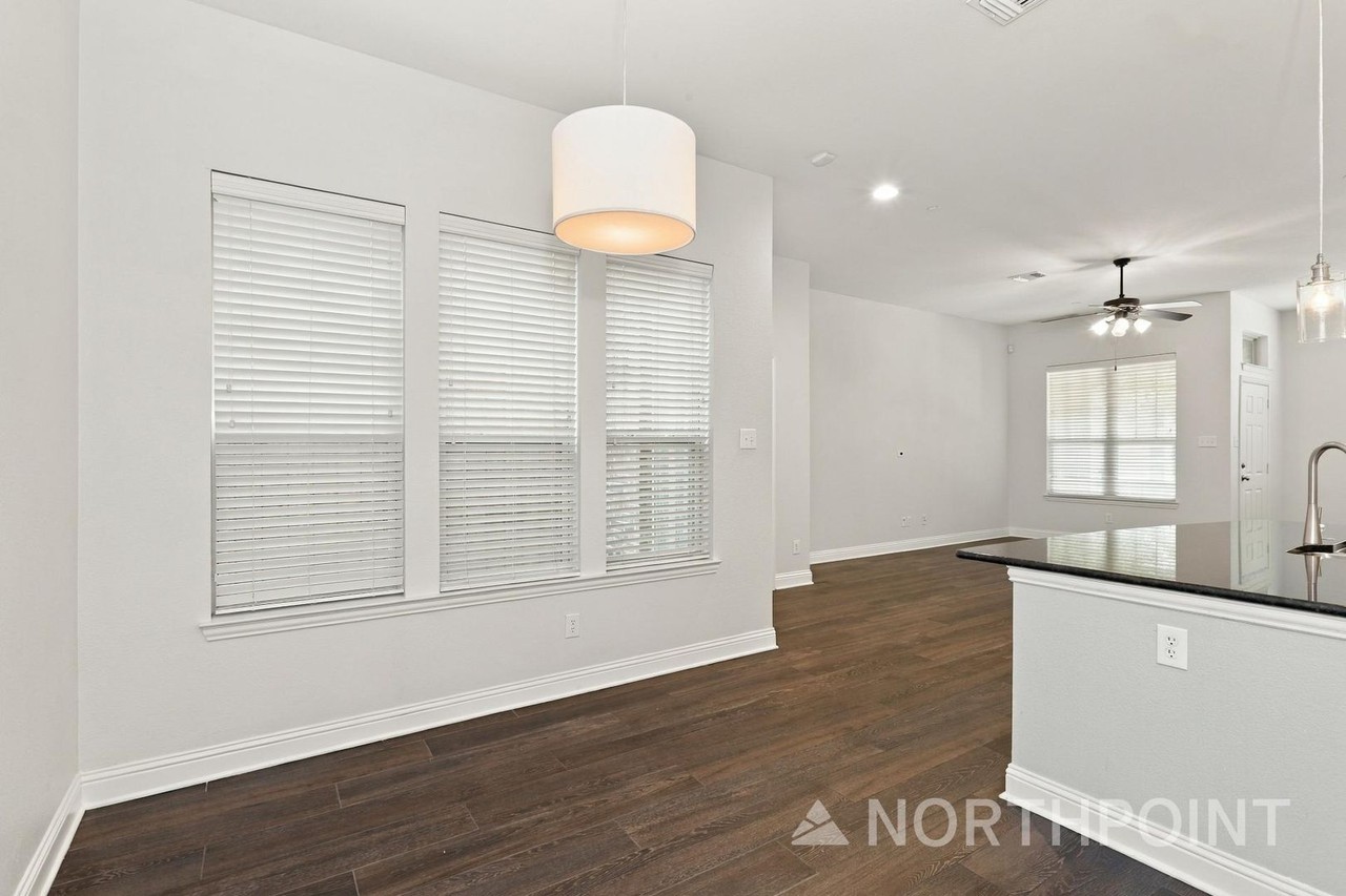 747 Matthew Pl - Photo 5 of 15