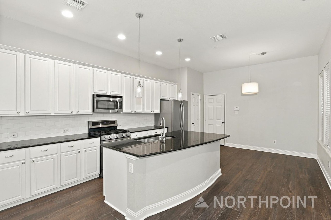 747 Matthew Pl - Photo 6 of 15
