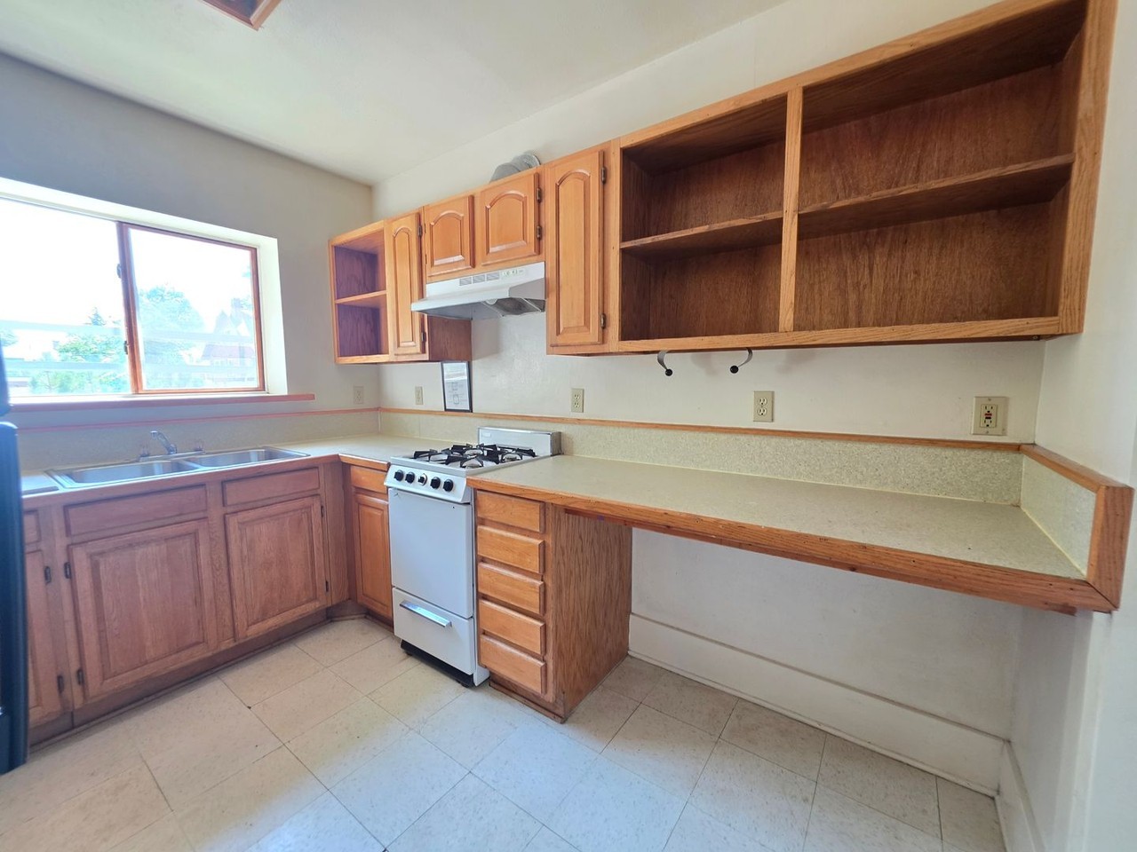 1141 11th St - Photo 6 of 29