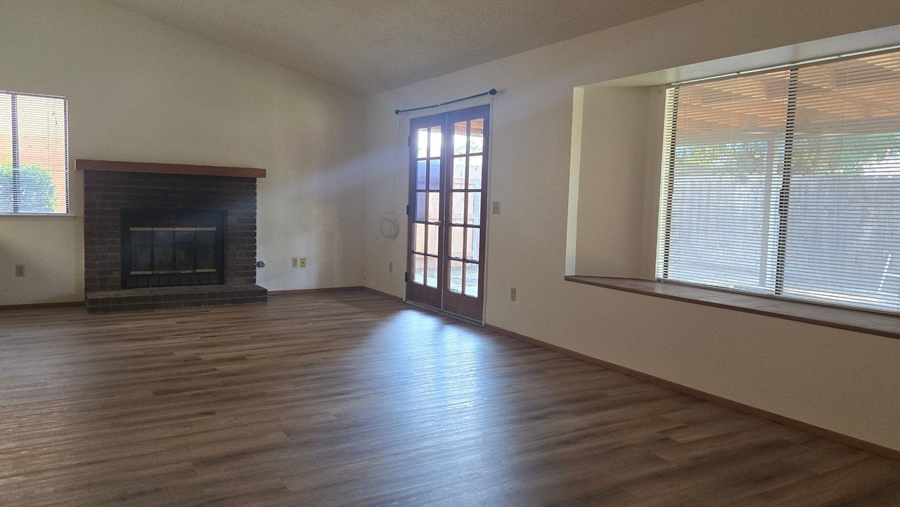 791 Kevin Ct - Photo 3 of 16