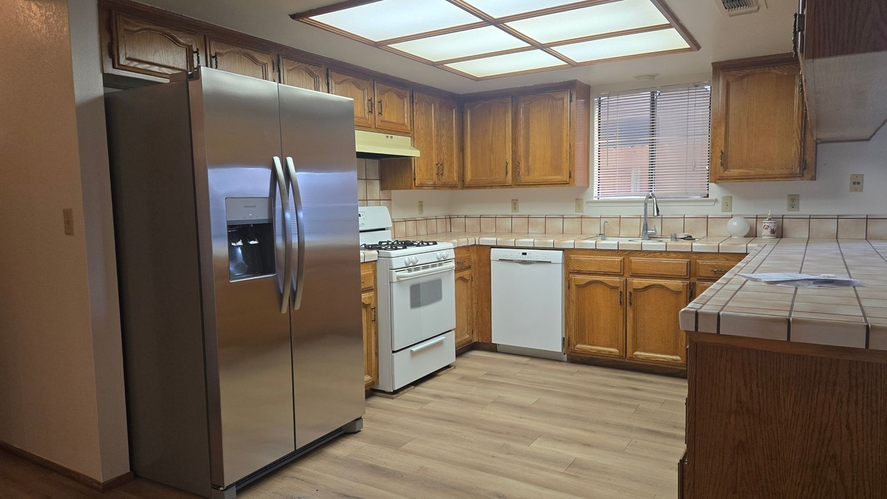 791 Kevin Ct - Photo 4 of 16