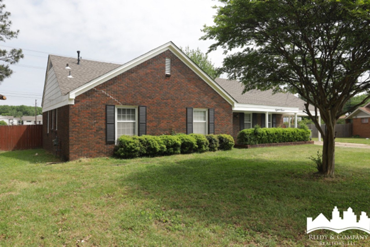 1812 Whitman Rd - Photo 2 of 24