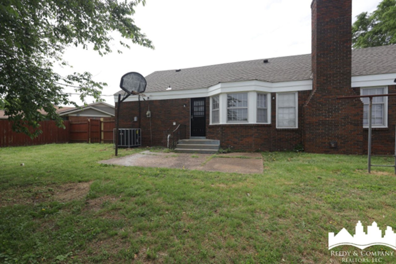 1812 Whitman Rd - Photo 5 of 24