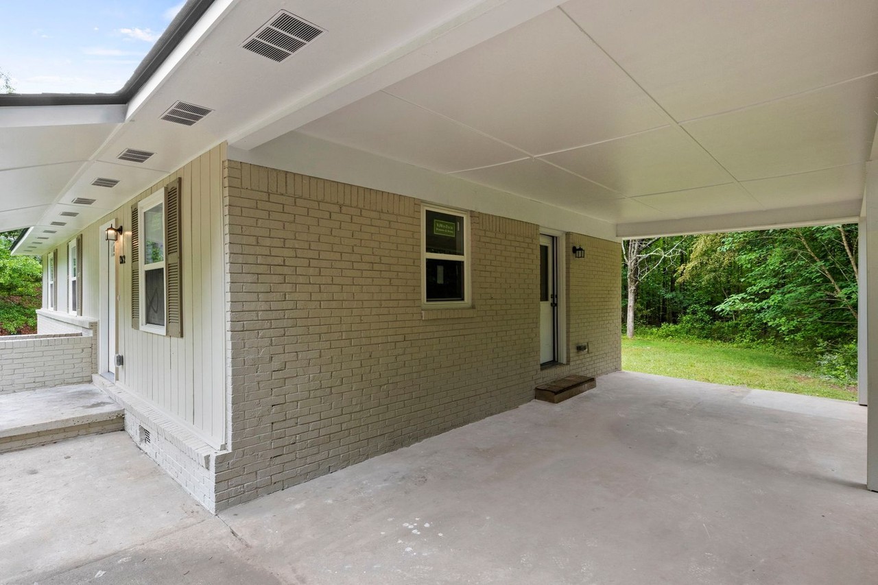 1362 Teamon Rd - Photo 3 of 23