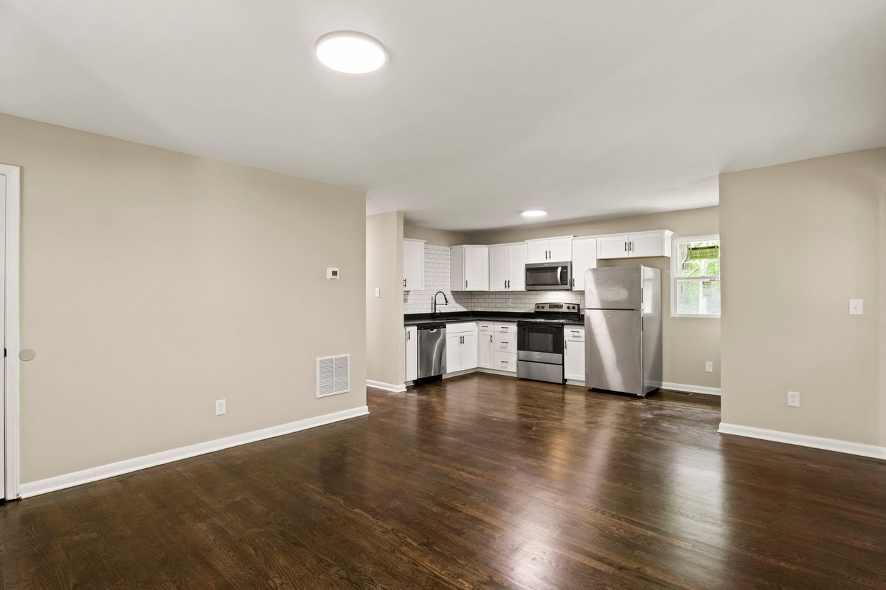 1362 Teamon Rd - Photo 5 of 23