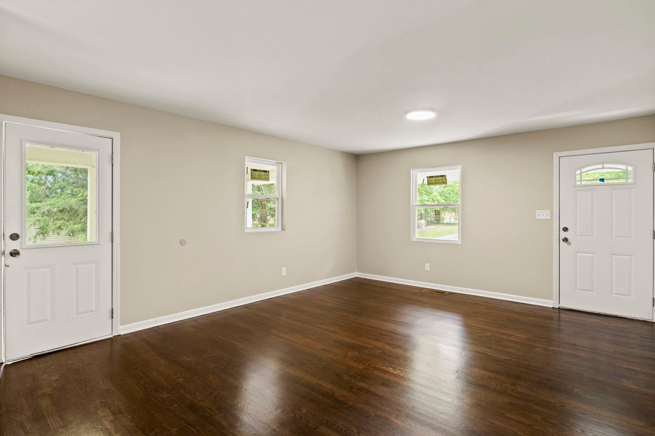 1362 Teamon Rd - Photo 6 of 23