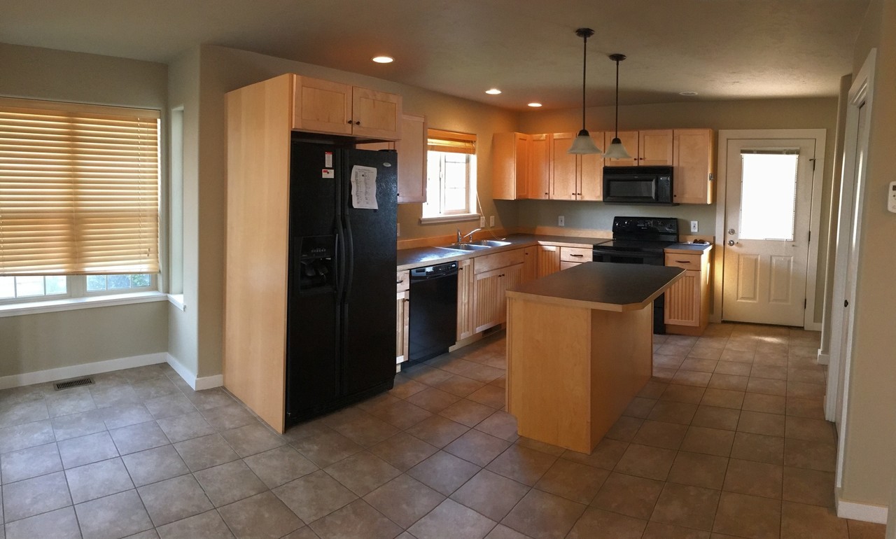 636 Matheson Way - Photo 7 of 27