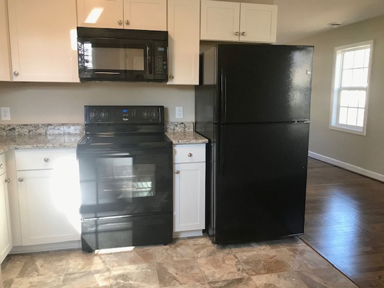 109 S Grove Ave - Photo 5 of 35