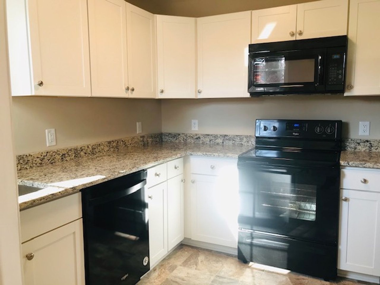 109 S Grove Ave - Photo 6 of 35