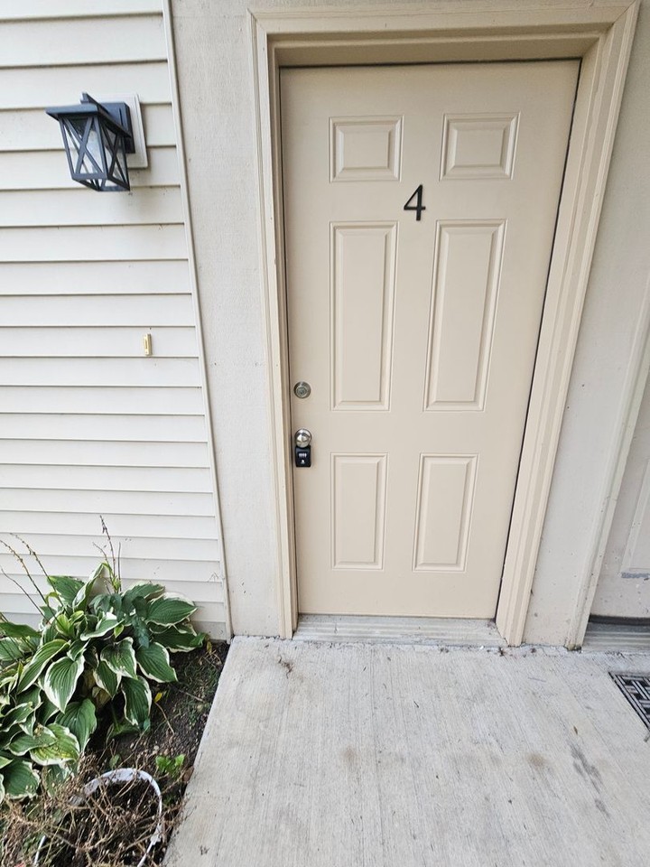 1021 Minns Dr - Photo 2 of 22