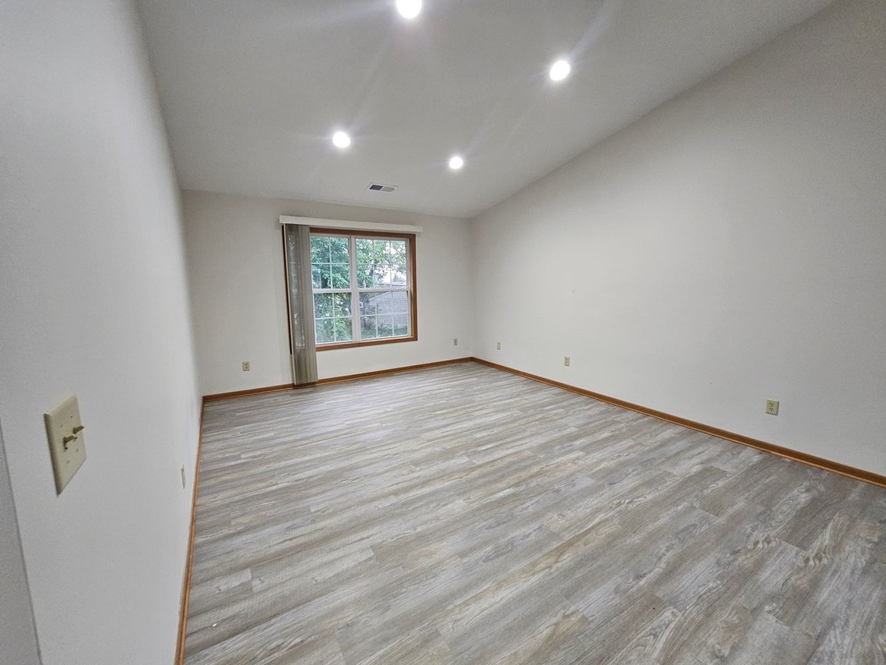 1021 Minns Dr - Photo 3 of 22