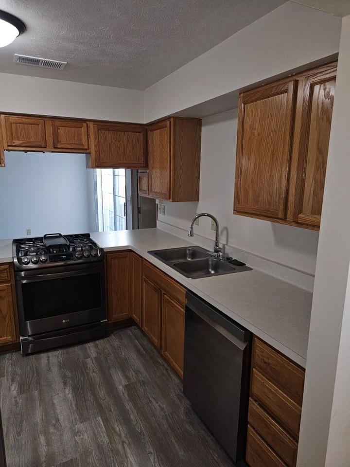 1021 Minns Dr - Photo 6 of 22