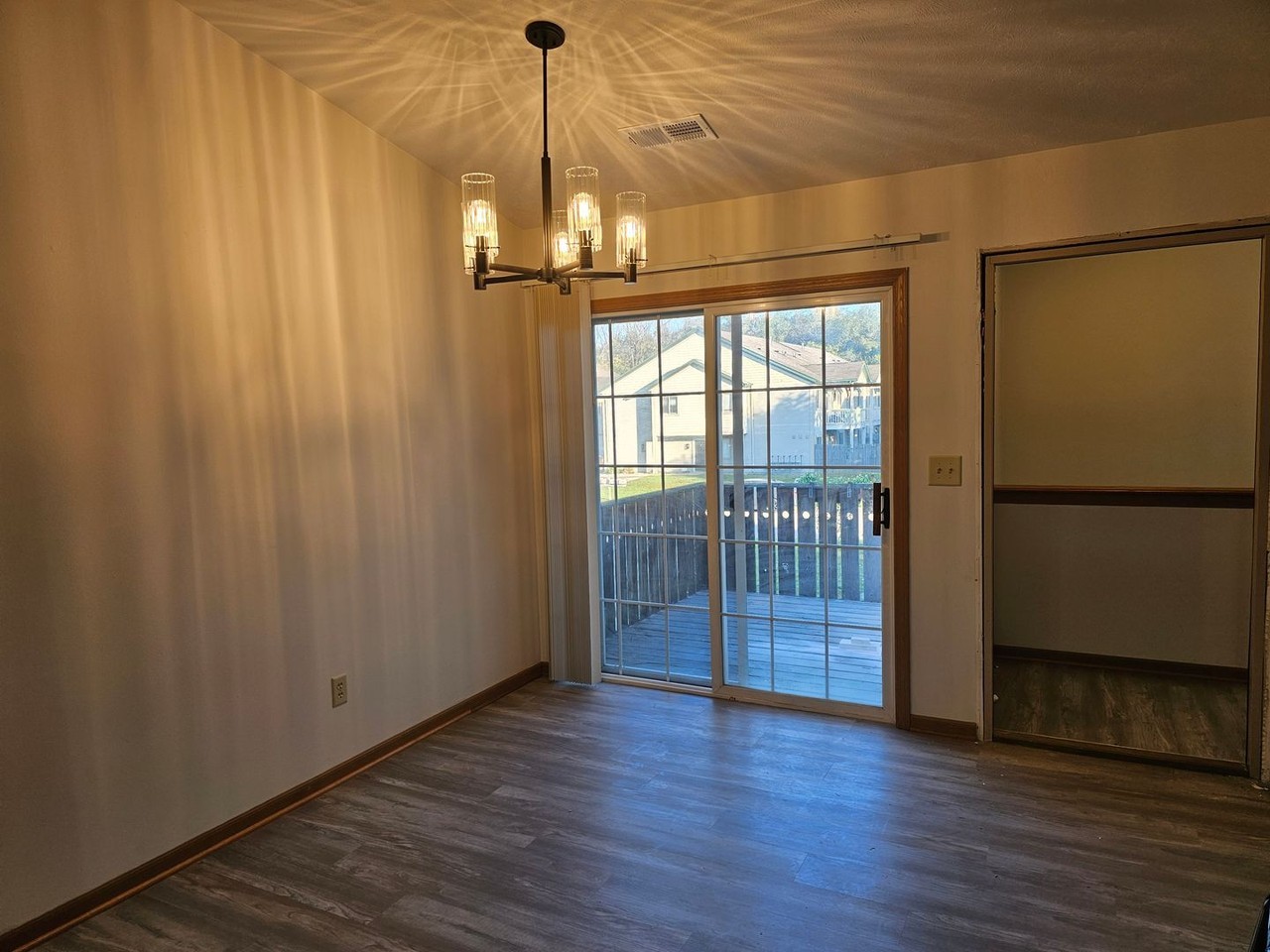 1021 Minns Dr - Photo 7 of 22