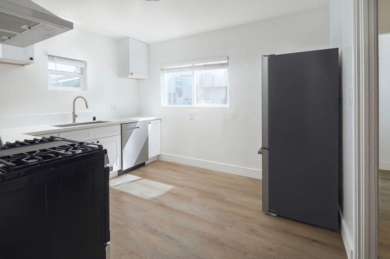 383 Lemon St - Photo 3 of 18