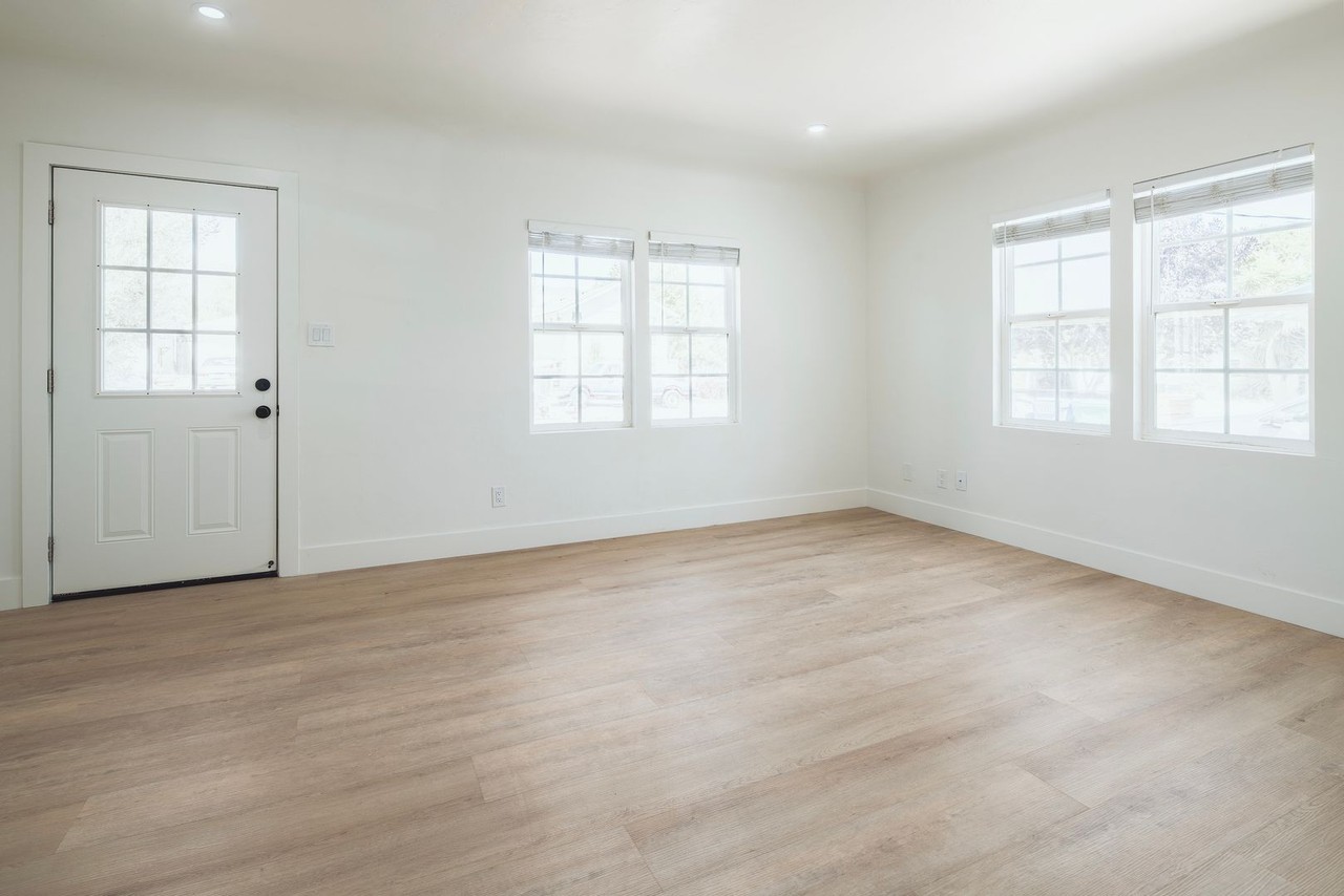 383 Lemon St - Photo 4 of 18