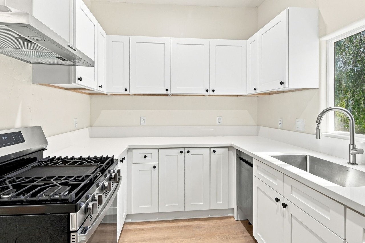 1162 Olive St - Photo 2 of 23