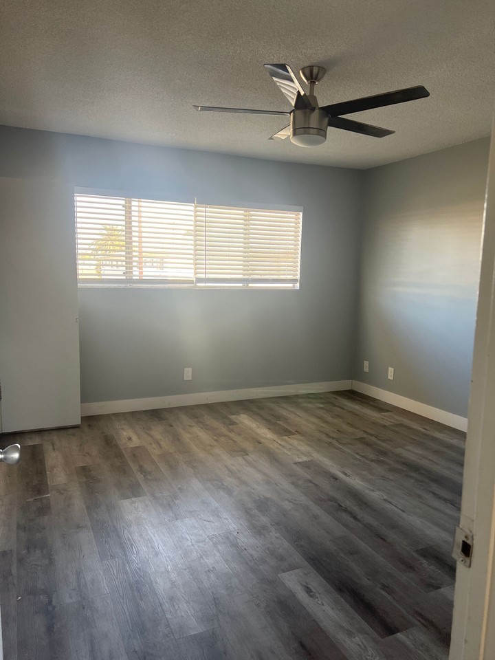16445 Woodruff Ave - Photo 3 of 18