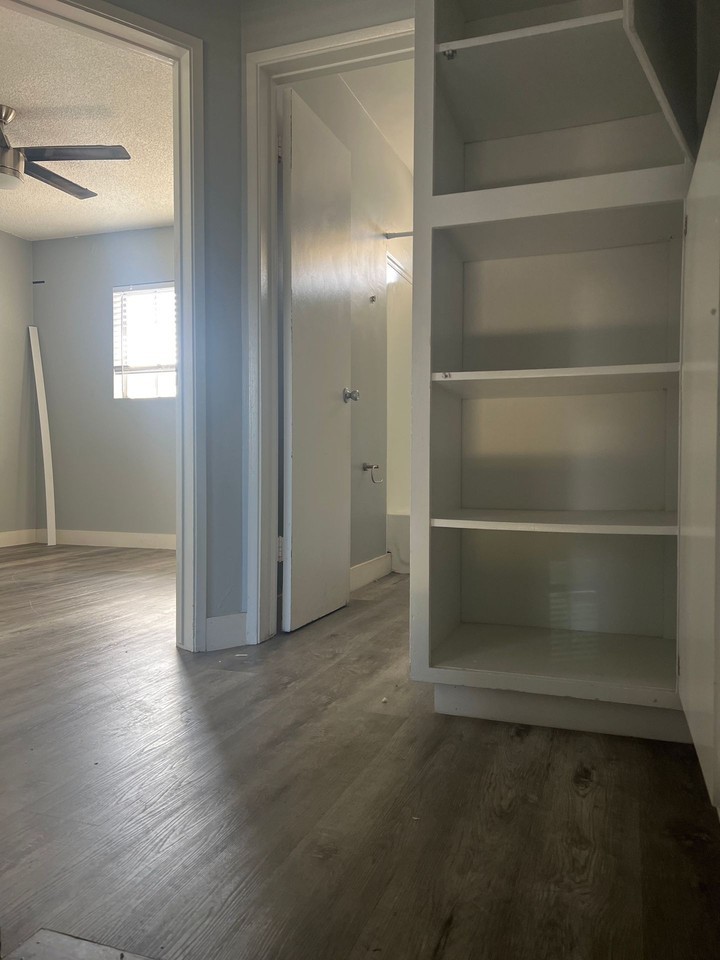 16445 Woodruff Ave - Photo 4 of 18