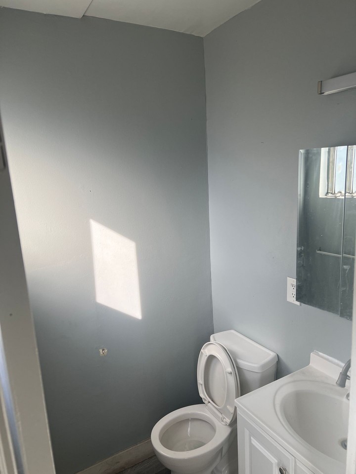 16445 Woodruff Ave - Photo 5 of 18