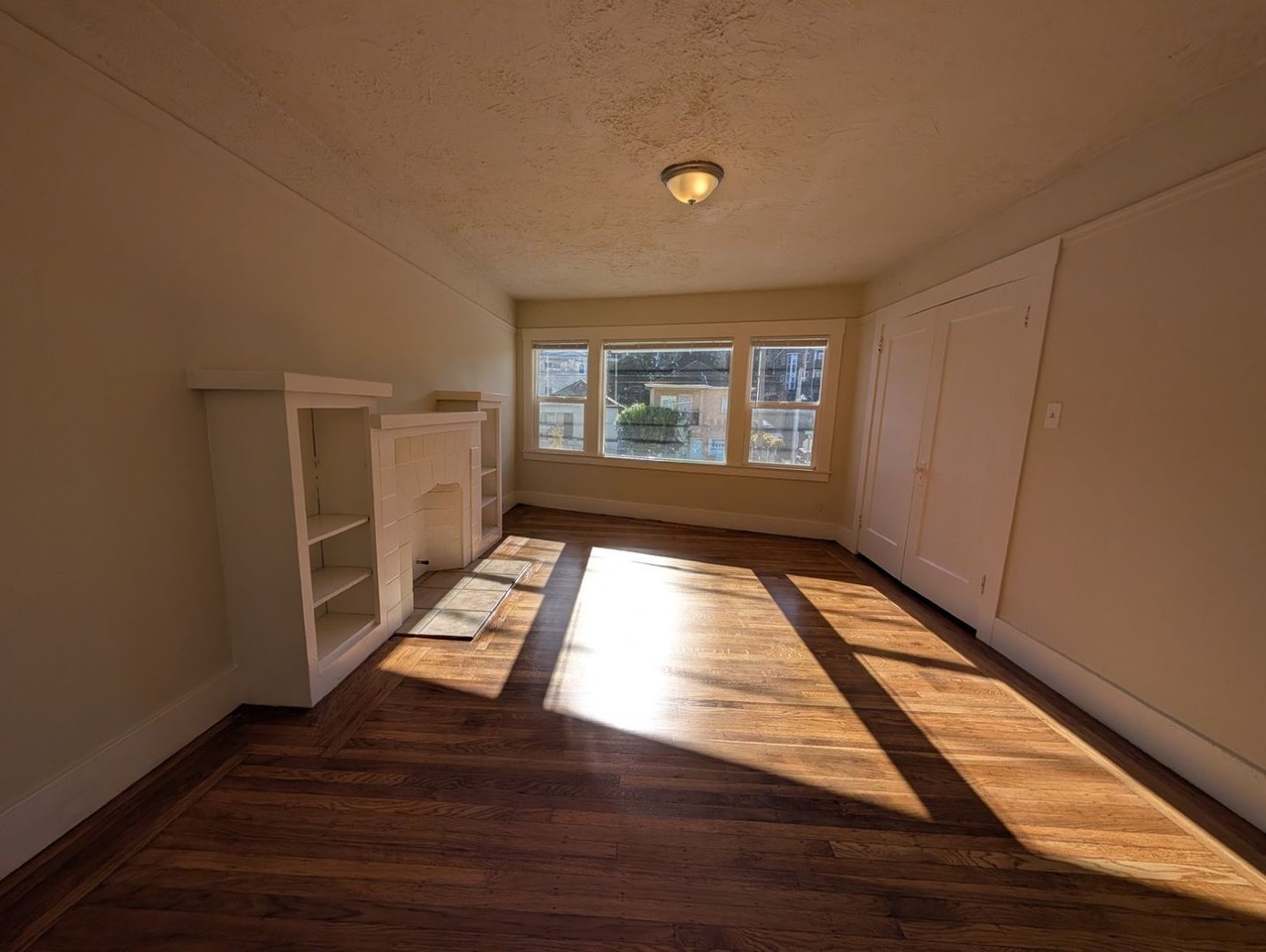 2203 14th Ave #02 - Photo 4 of 11