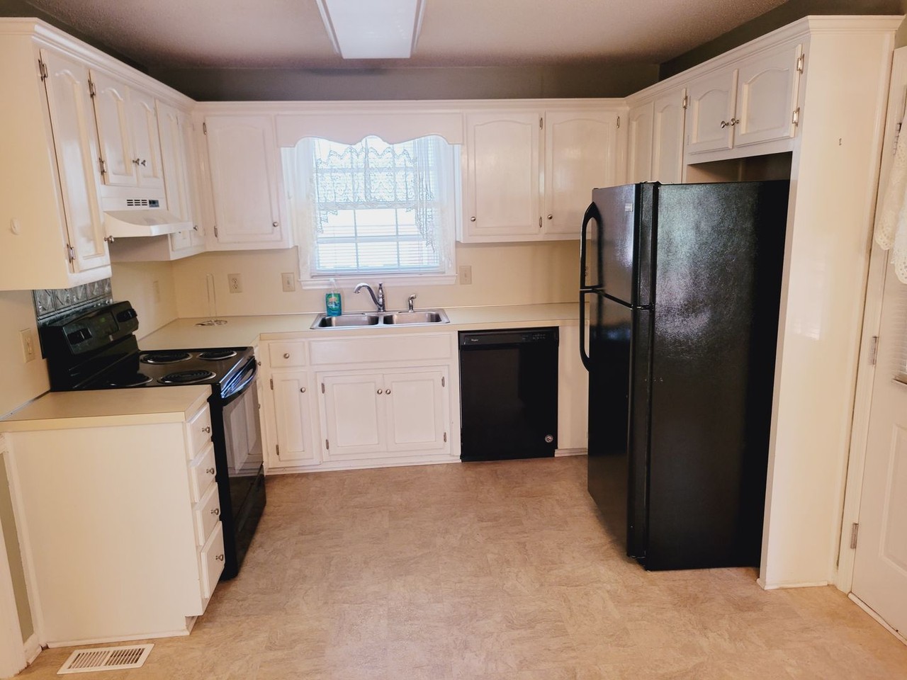 5128 Weatherford Dr - Photo 3 of 14