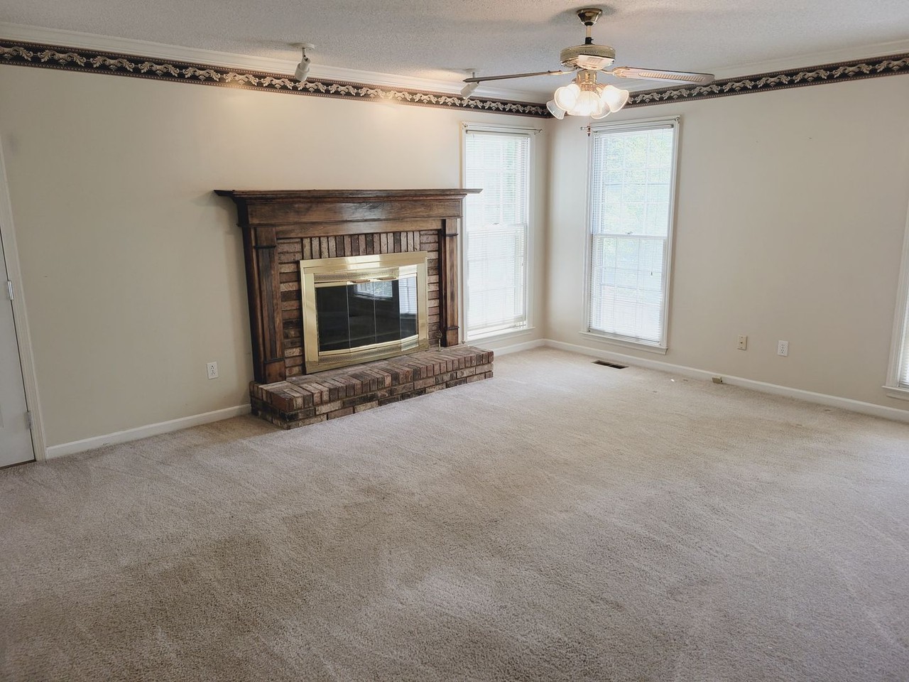5128 Weatherford Dr - Photo 5 of 14