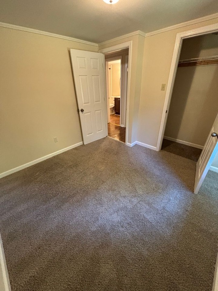 201 Herring Rd - Photo 5 of 9