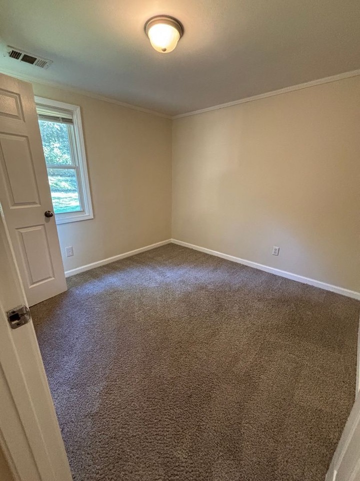201 Herring Rd - Photo 6 of 9